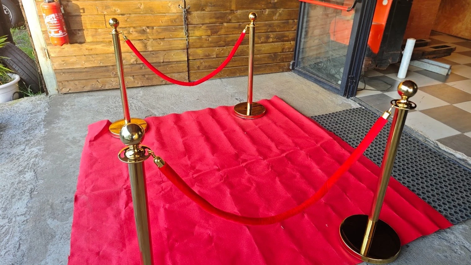 Tapis rouge &amp; Poteaux - vue 2